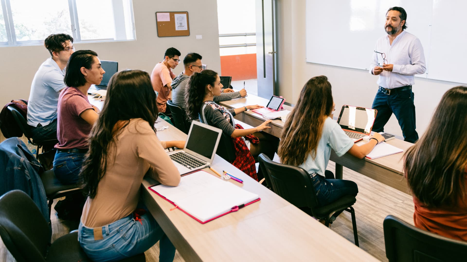 Generatieve AI in het hoger onderwijs: kansen en valkuilen